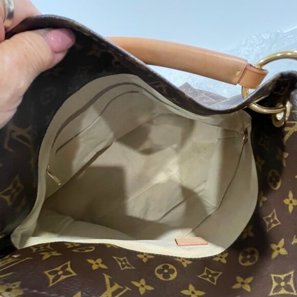 Louis Vuitton Artsy MM Monogram Shoulder Bag with Bag Charm (JB1298) - Picture 14 of 15